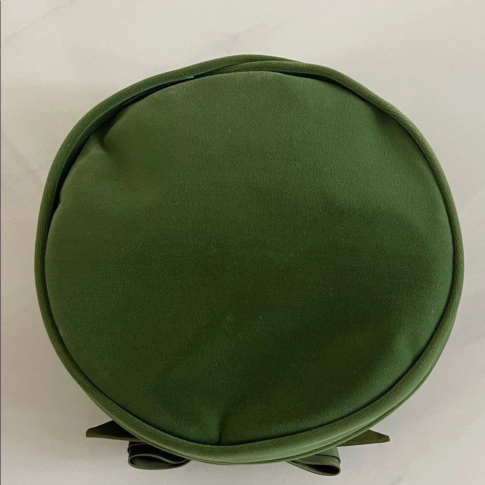 Elegant Vintage Velvet Green Pillbox Hat with Bow Detail - Picture 5 of 9
